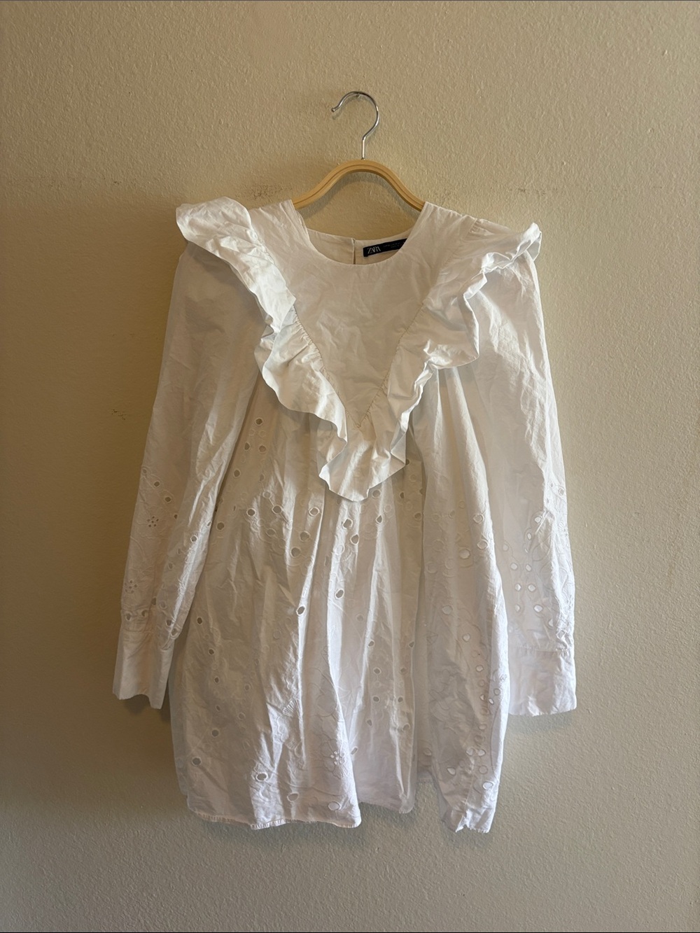 Zara White Eyelet Dress - Picture 2 of 4